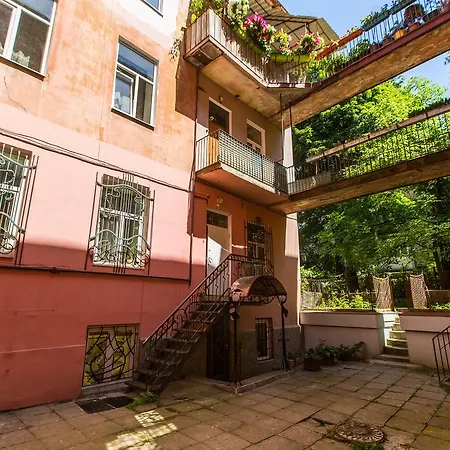 Luxury Two Bedroom Apartment *